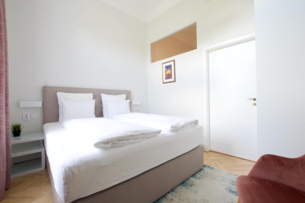 Europest Luxury Suites Budapest Ngoại thất bức ảnh