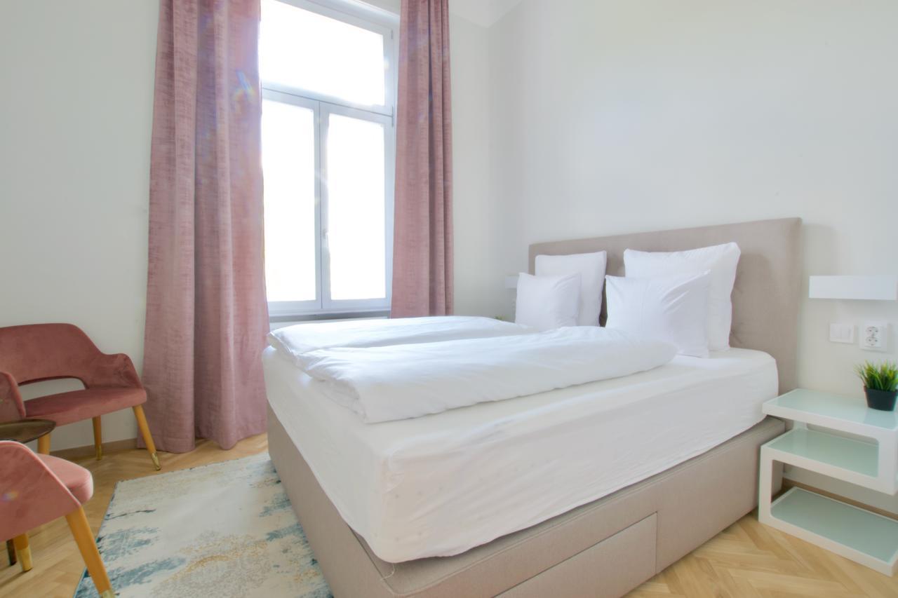 Europest Luxury Suites Budapest Ngoại thất bức ảnh